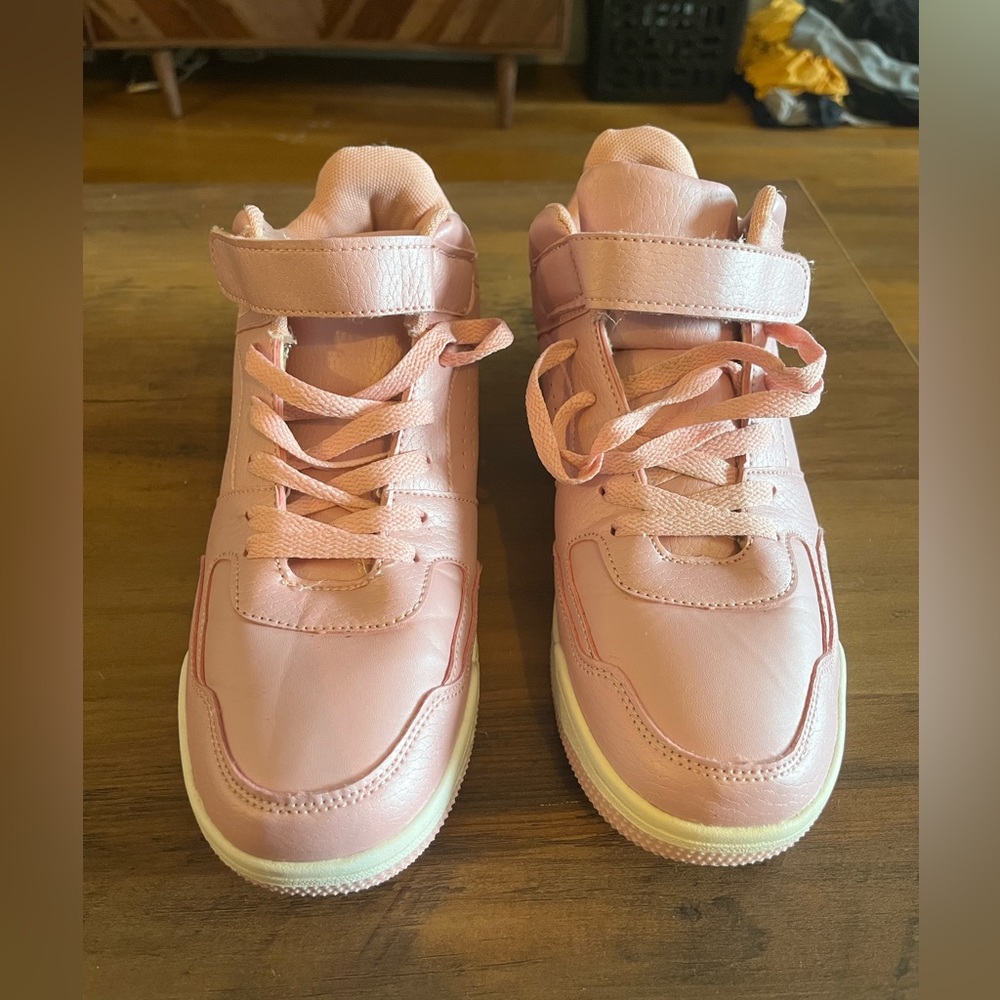 Women’s Fuse53 Sneakers size 8